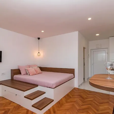 Floor Modern With Incredible Views Пула